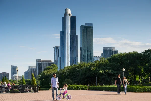 Skyscrapers from the Clarence Buckingham Memorial Fountain in Gr — Stock Photo, Image