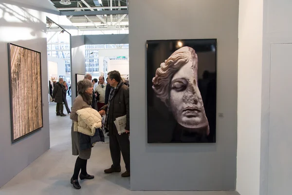 People in an art fair — Stock Photo, Image