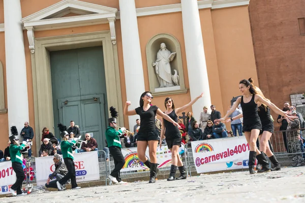 Chicas bailando —  Fotos de Stock