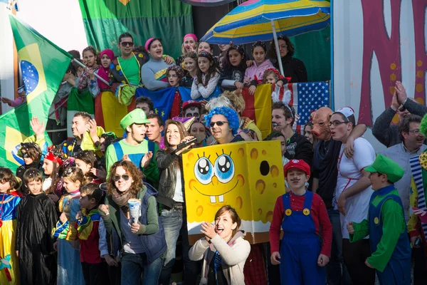 Gekostumeerde mensen in Carnaval — Stockfoto