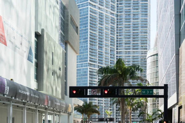 Miami Eua Março 2018 Caminhando Entre Arranha Céus Centro Miami — Fotografia de Stock