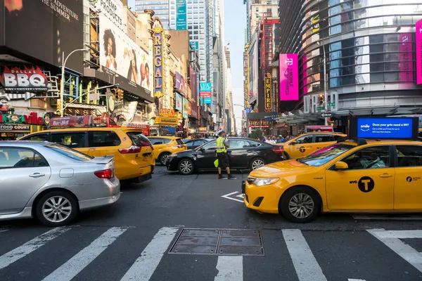 Nueva York Estados Unidos Agosto 2019 Tráfico Entre Los Rascacielos —  Fotos de Stock