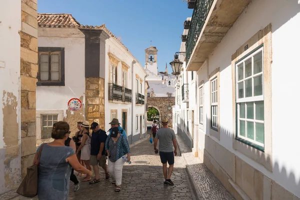 Фару Португалия Августа 2017 Года Люди Ходят Узким Улочкам Фару — стоковое фото