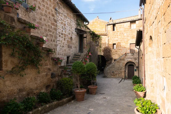 Civita Bagnoregio Italy April 2018 Strolling Narrow Street Civita Bagnoregio — Stock Photo, Image