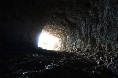 52 tünelin yolu, İtalya 'daki Pasubio bölgesinde Birinci Dünya Savaşı sırasında inşa edilmiş bir askeri katır yoludur.