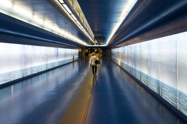 Napoli, İtalya-28 Mart 2016: Avrupa 'nın en güzel metro istasyonlarından biri olan Toledo' nun Napoli metro istasyonu