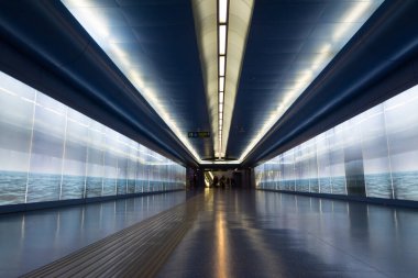 Napoli, İtalya-28 Mart 2016: Avrupa 'nın en güzel metro istasyonlarından biri olan Toledo' nun Napoli metro istasyonu
