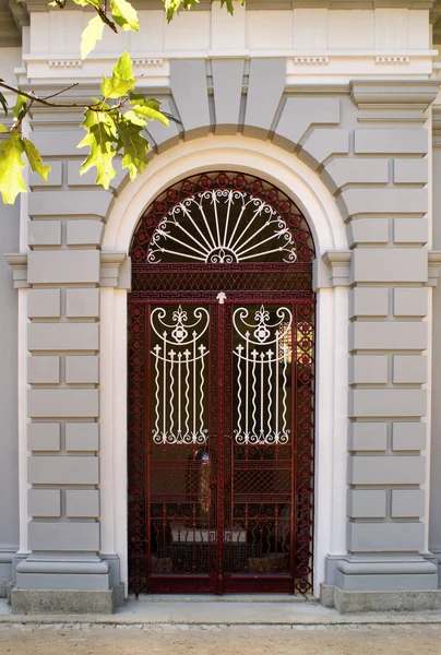 Architecturale deur detail van thermische pedras salgadas — Stockfoto