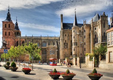 piskoposluk Sarayı ve saint mary cathedal