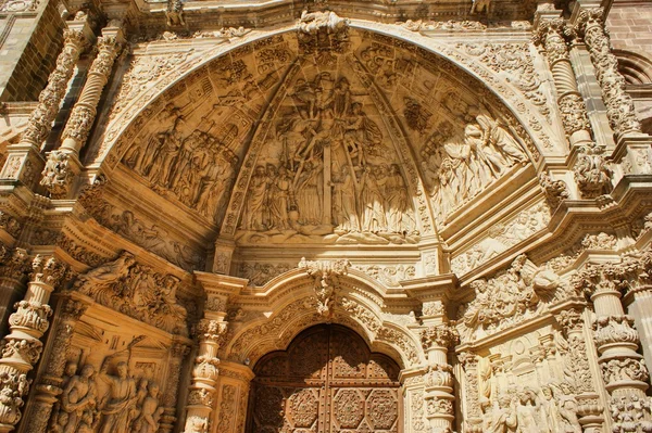 Dveře saint mary cathedal ve městě astorga — Stock fotografie