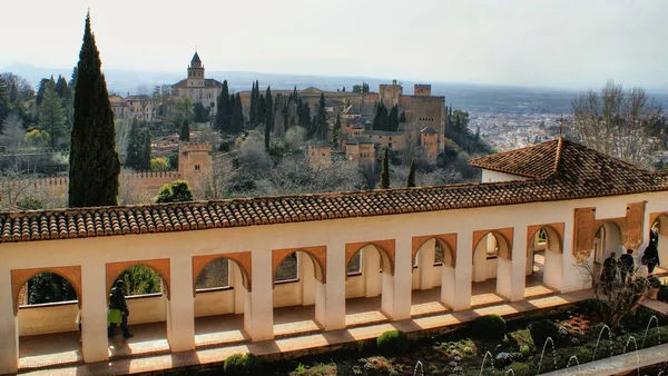 Alhambra Palace & Jardins em Granada — Fotografia de Stock