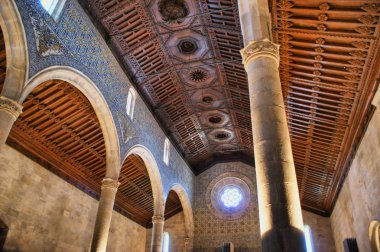 caminha Gotik kilise içinde