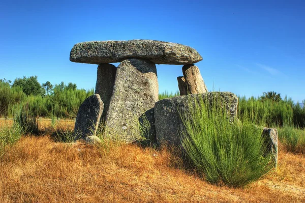 Dolmen de pedra da orca em gouveia — Foto de Stock