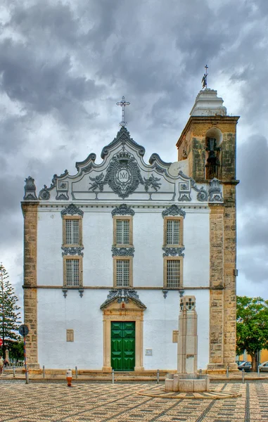 Igreja típica portuguesa em Olhao — Fotografia de Stock