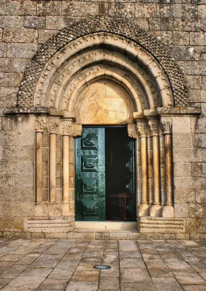 Dörr detalj av romanska kyrkan — Stockfoto