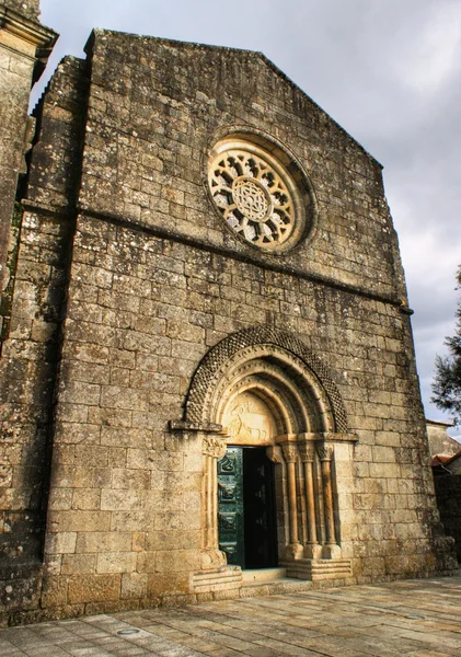 Fasáda románský kostel (fonte arcada) — Stock fotografie