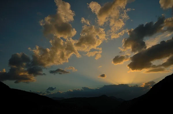日没と雲 — ストック写真