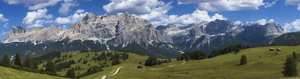 Dolomites dağ manzarası