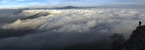 Brume dans la vallée — Photo