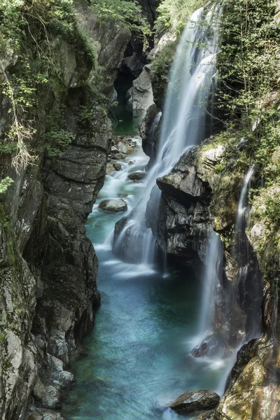 Cachoeira no Val Grande, Piemonte — Fotografia de Stock