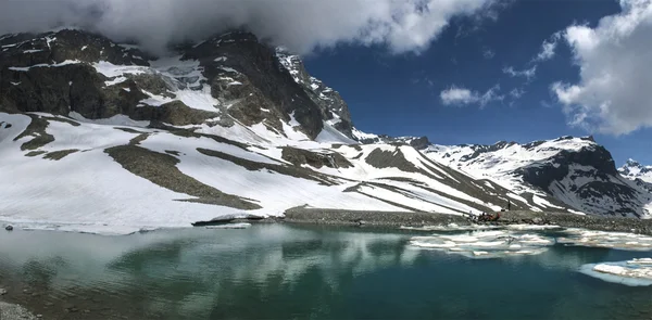 The lake near the refuge Lo Riondè, Aosta Valley — ストック写真