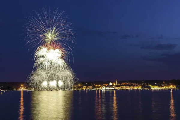 lake maggiore, arona üzerinde havai fişek