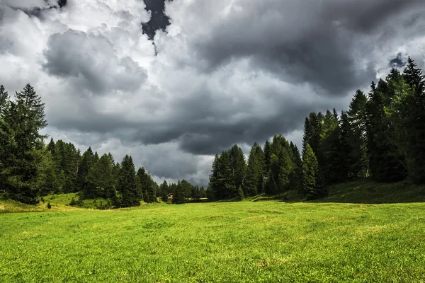 Nuvens de tempestade perto de Karerpass, Dolomitas — Fotografia de Stock