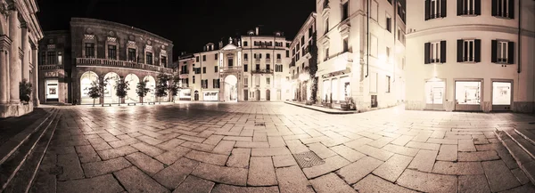 Varese, piazza san vittore - wgląd nocy Obrazy Stockowe bez tantiem