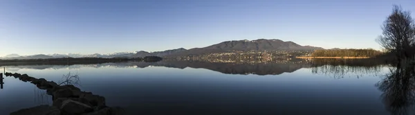 Sjön varese, landskap — Stockfoto