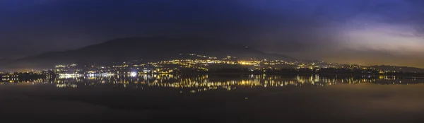 Lago di Varese, paesaggio notturno — Foto Stock