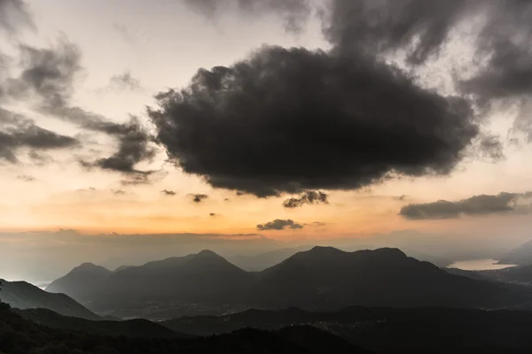Закат над горами, Варезе — стоковое фото