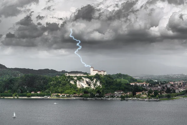 Lightning over the Fortress of Angera, Varese — Stock Photo, Image