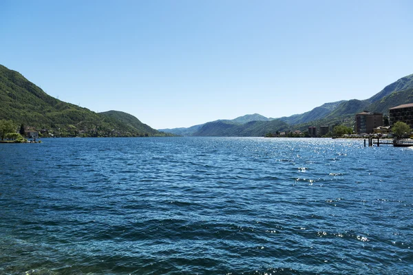 奥尔塔湖，从 omegna 的景观 — 图库照片