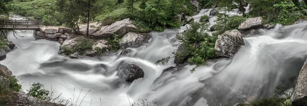 Fluss Toce im Formazza-Tal, Piemont - Italien — Stockfoto