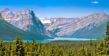 güzel manzara ile rocky Dağları ve dağ gölü Alberta, Kanada