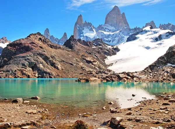 Mountain landscape with Mt Fitz Roy and Laguna de Los Tres in Los Glaciares National Park, Patagonia, Argentina, South America — Stock Photo, Image