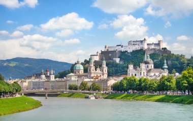 festung hohensalzburg ve nehir partnerliğindeki, salzburger arazi, Avusturya Salzburg manzarası