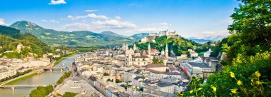 Avusturya 'nın Salzburg kentinin panoramik manzarası