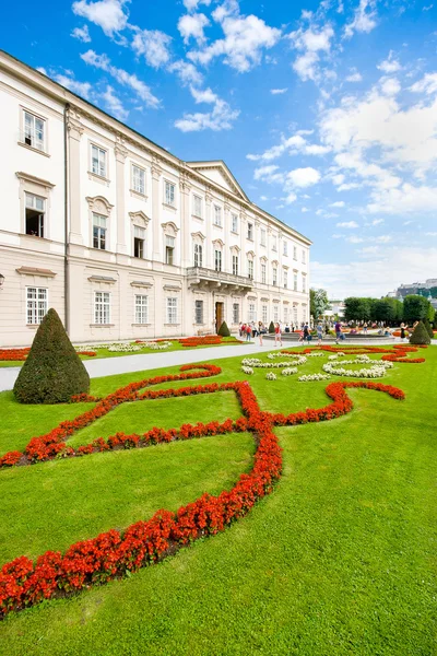 Schloss mirabell ile mirabellgarten Salzburg, Avusturya — Stok fotoğraf