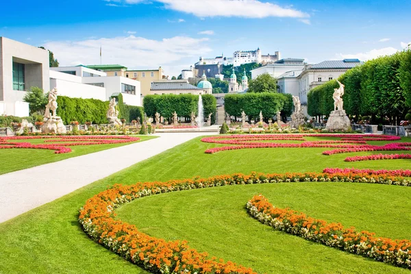 Mirabell-kert, a Hohensalzburg erőd, a háttérben, Salzburg, Ausztria — Stock Fotó