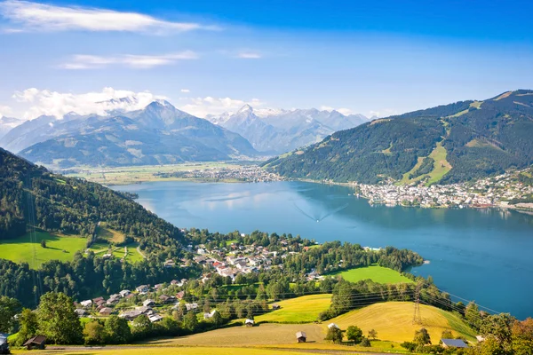 Krásný pohled zell am vidět s jezerem zeller v salzburger land, Rakousko — Stock fotografie