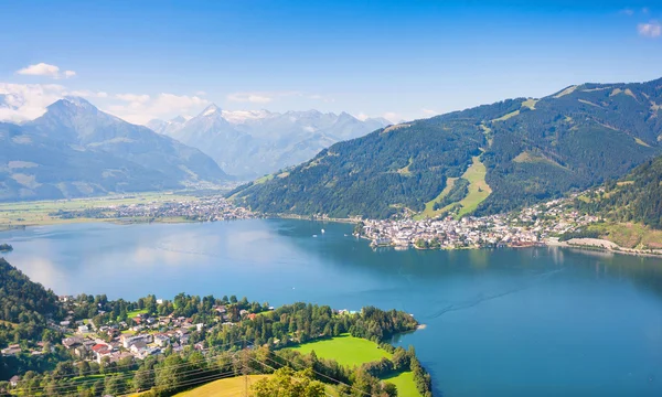 Gyönyörű kilátás nyílik a Zell am See, Salzburg, Ausztria-Zeller tó — Stock Fotó