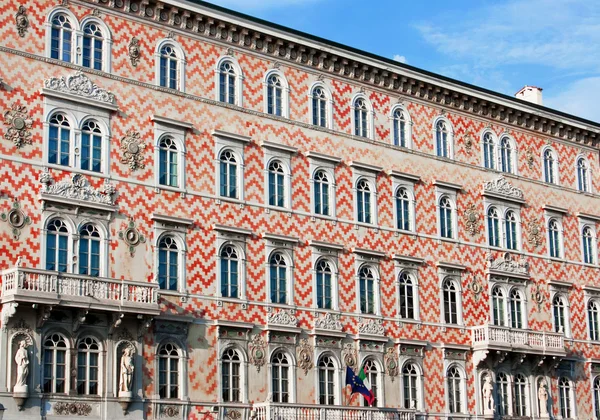 Régi hagyományos épület Olaszországban, Európa homlokzata — Stock Fotó