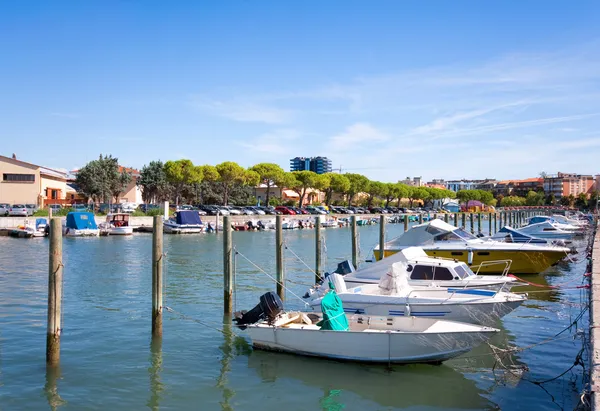 Barcos no centro da cidade de Grado, Itália — Fotografia de Stock