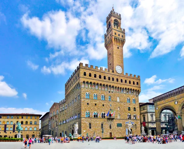 Panoramik meşhur piazza della signoria ile palazzo vecchio, florence, Toskana, İtalya — Stok fotoğraf