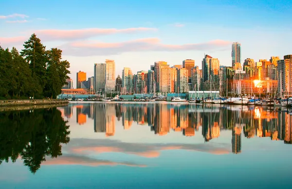 Ванкувер skyline з Стенлі парк на захід сонця, Британська Колумбія, Канада Ліцензійні Стокові Фото