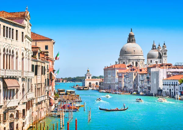 Canal Grande ve basilica di santa maria della salute, Venedik, İtalya — Stok fotoğraf