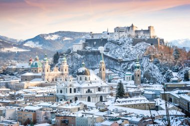 tarihi Salzburg city festung hoh ile güzel manzara