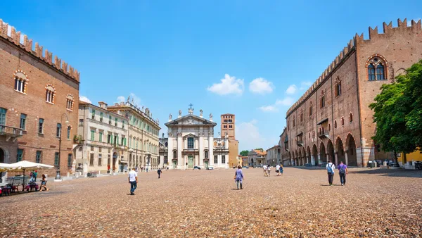 Berühmte piazza delle erbe in mantua, lombardei, italien — Stockfoto