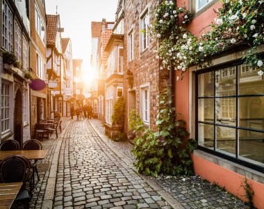 gün batımında tarihi schnoorviertel, bremen, Almanya